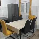 Lush Garden Close To Airport With Hi-speed Wifi *