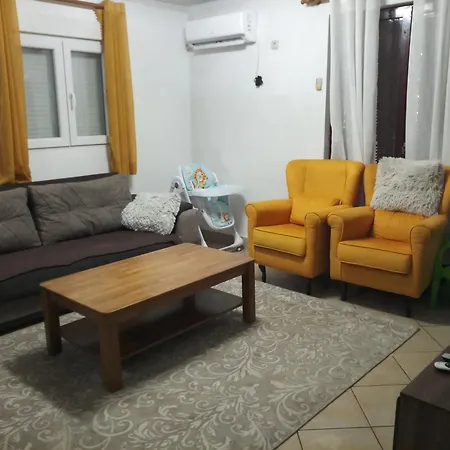Vila Lush Garden Close To Airport With Hi-speed Wifi Podgorica