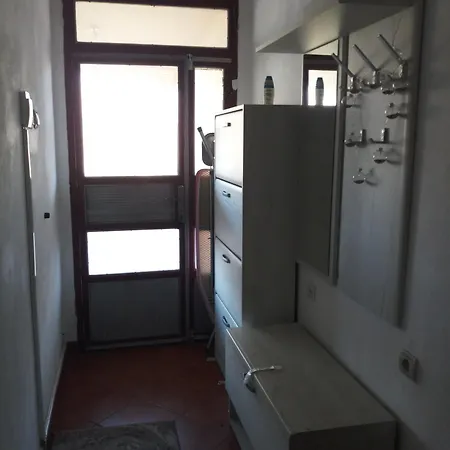 Willa Lush Garden Close To Airport With Hi-speed Wifi