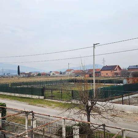 Vila Lush Garden Close To Airport With Hi-speed Wifi *