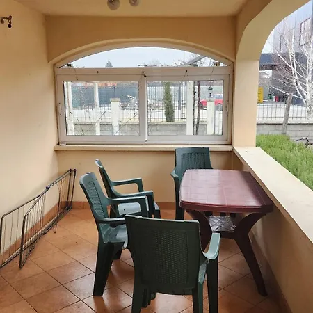 Lush Garden Close To Airport With Hi-speed Wifi Vila *