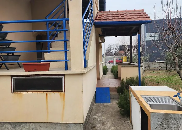 Vila Lush Garden Close To Airport With Hi-speed Wifi *