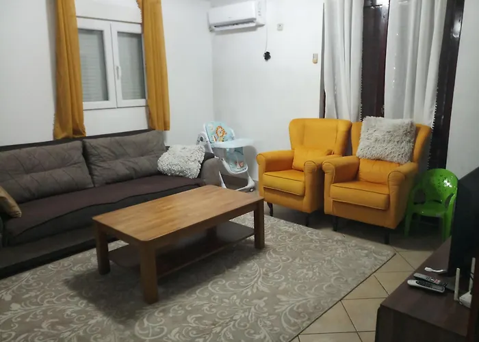 Vila Lush Garden Close To Airport With Hi-speed Wifi Podgorica