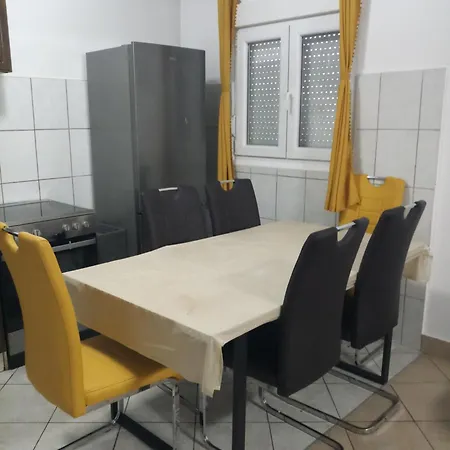 Lush Garden Close To Airport With Hi-speed Wifi *