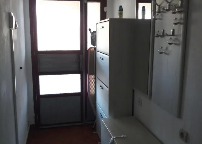 Villa Lush Garden Close To Airport With Hi-speed Wifi