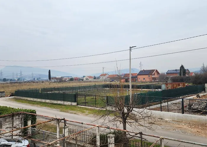 Villa Lush Garden Close To Airport With Hi-speed Wifi *